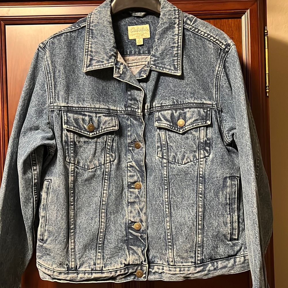Cabela’s Legendary Quality since 1961 Classic Stone Washed Blue Jean Jacket!